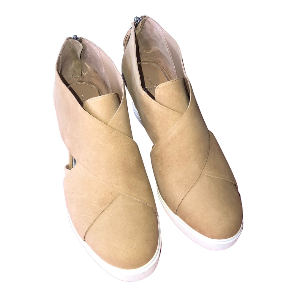 COPY - L. Paola Tan SuedeWedge New no box Size 10M